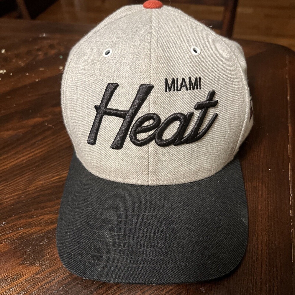 MIAMI HEAT hat gray / black adjustable snapback cap Mitchell &‎ Ness wide brim